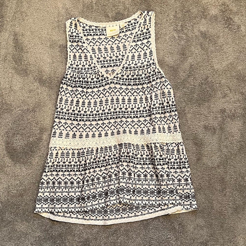 NWOT WHITE AND BLACK LACR TANK